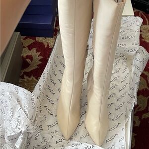 Aqua Women's Stylish Cream Heeled Boots